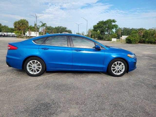 Used 2019 Blue Ford SE image 4