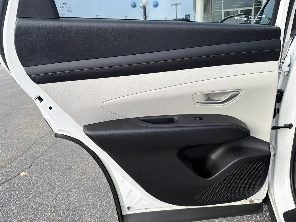 Used 2025 White Hyundai SEL image 22
