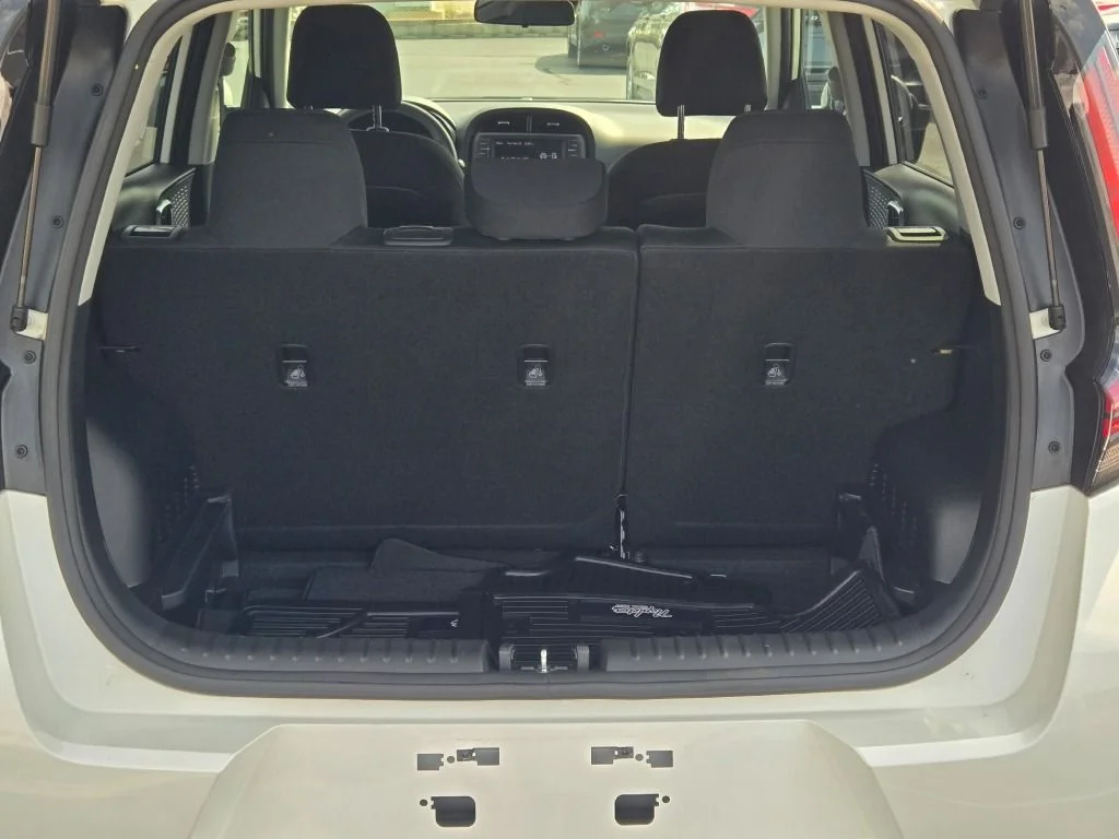 Used 2025 White Kia LX image 12