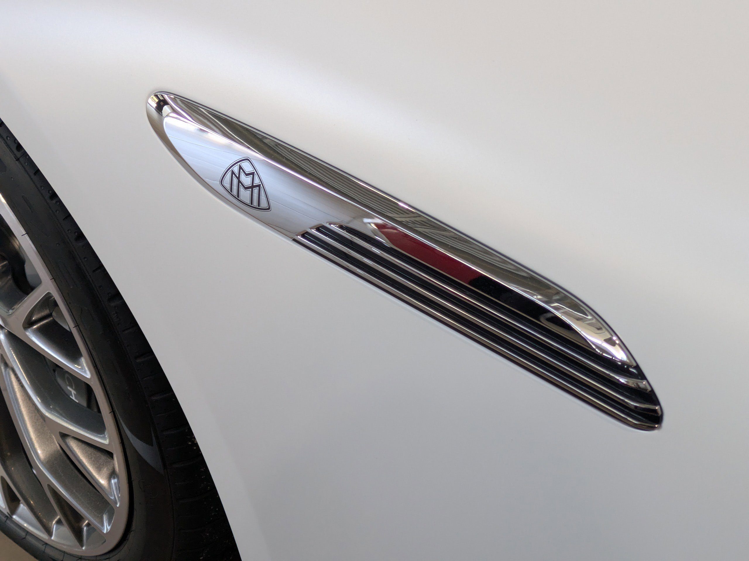 New 2026 MANUFAKTUR moonlight white magno (White Ambiance) Mercedes-Benz Maybach SL 680 Monogram Series image 45
