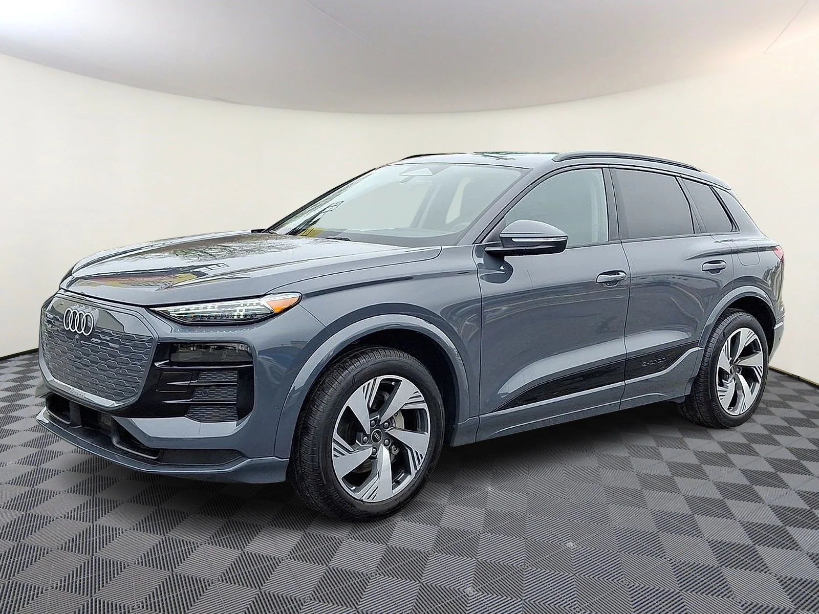 2025 Audi Q6 e-tron's photo
