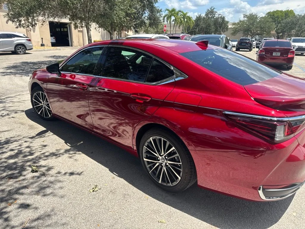 Certified Used 2025 RED MC.CS. Lexus 300h image 5