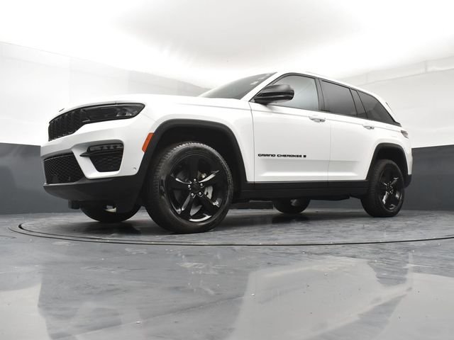 Used 2024 White Jeep Limited image 21