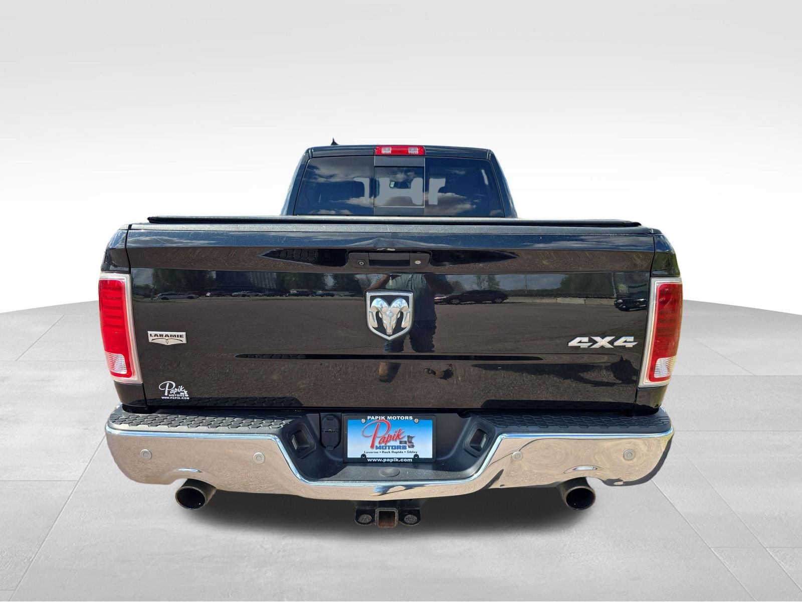 Used 2016 Brilliant Black Crystal Pearlcoat Ram Laramie image 5