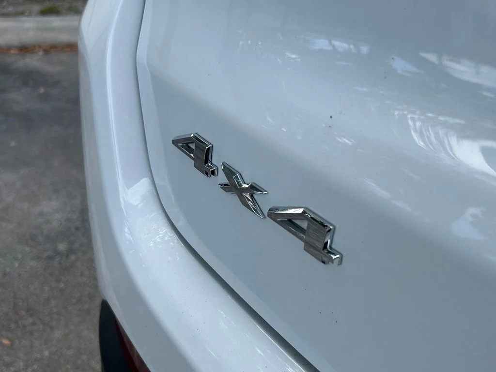 Used 2024 White/off-white Jeep Limited image 33