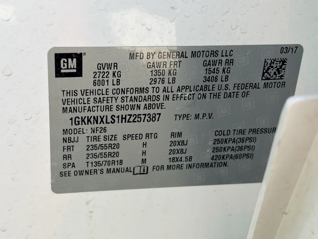 Used 2017 White Frost Tricoat GMC Denali image 31