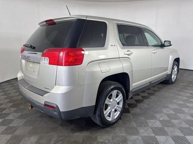Used 2014 Champagne Silver Metallic GMC SLE-1 image 3
