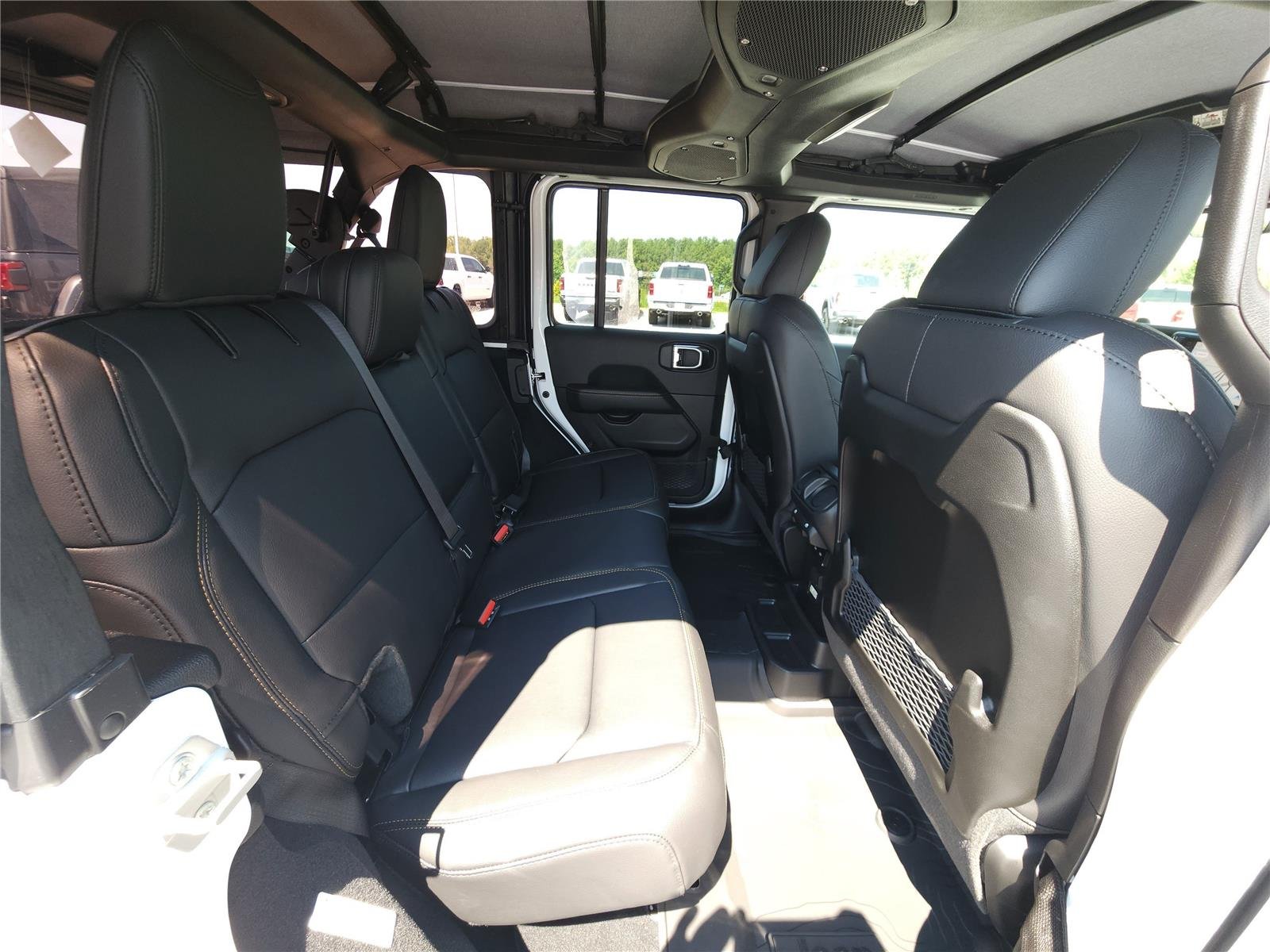 2025 Jeep Wrangler 4-Door Sahara - Photo 8