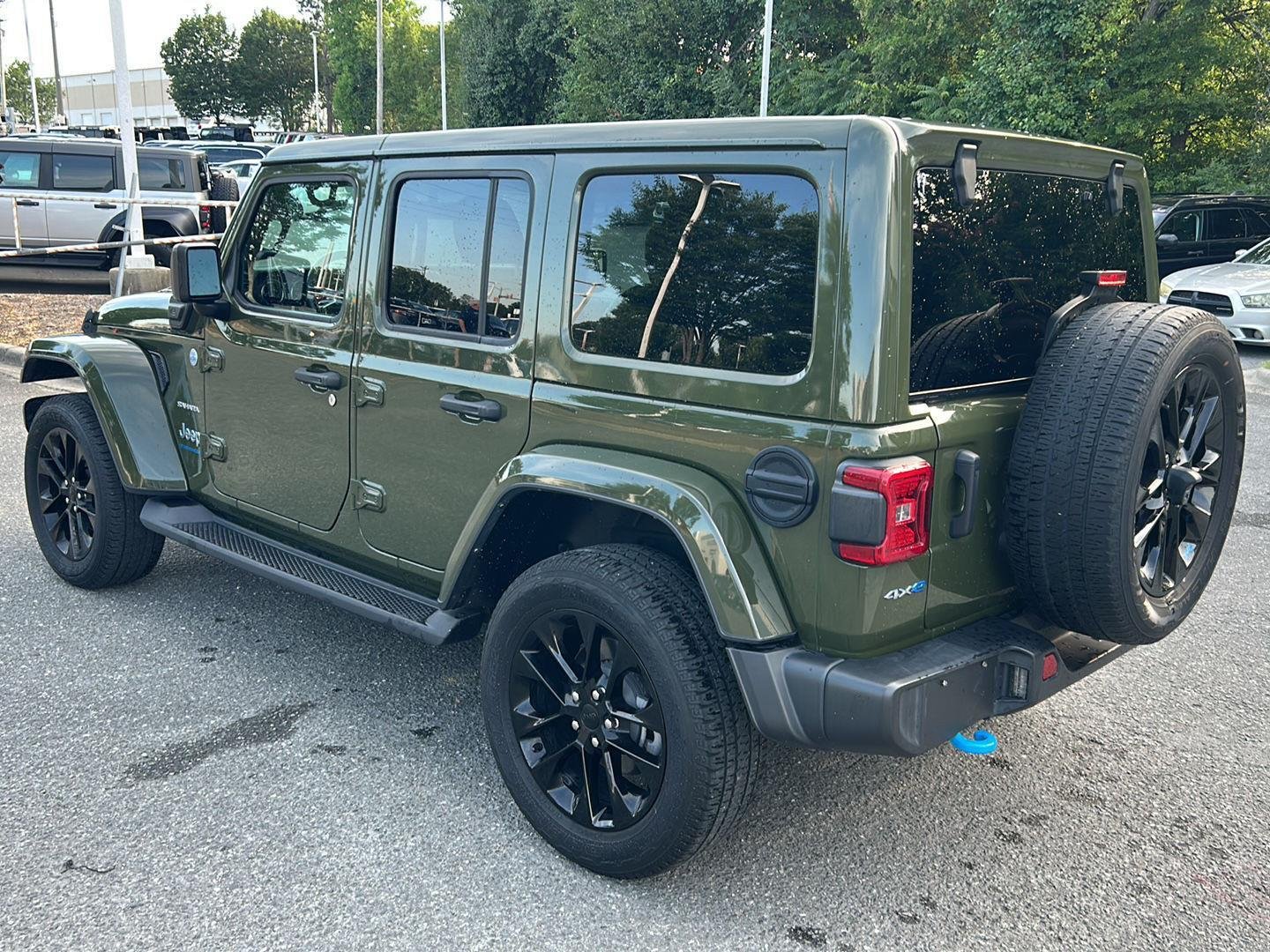 Used 2023 Sarge Green Clearcoat Jeep Sahara image 3