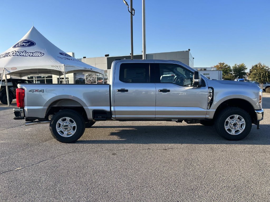 New 2027 Iconic Silver Metallic Ford F-250® XLT image 3