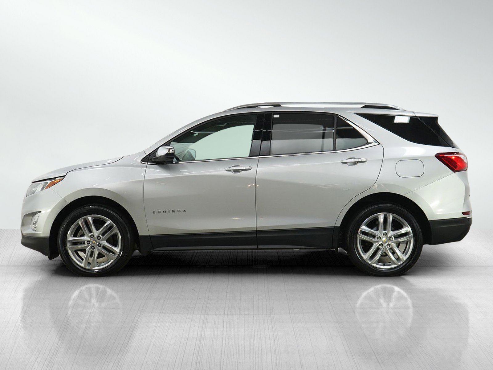 Used 2018 Chevrolet Equinox Premier with VIN 2GNAXWEX6J6168704 for sale in Burnsville, Minnesota