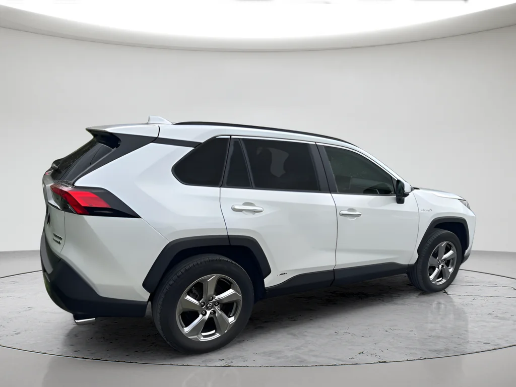 Used 2020  Toyota Limited image 6