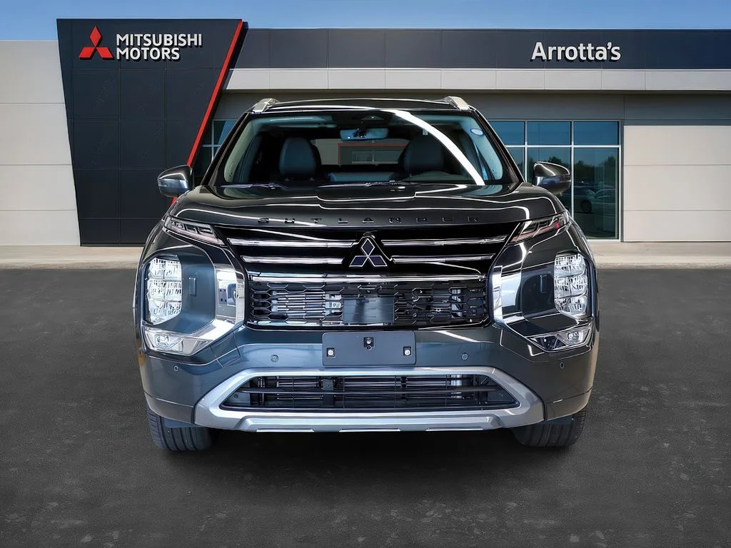 New 2026 Graphite Gray Mitsubishi SEL image 2