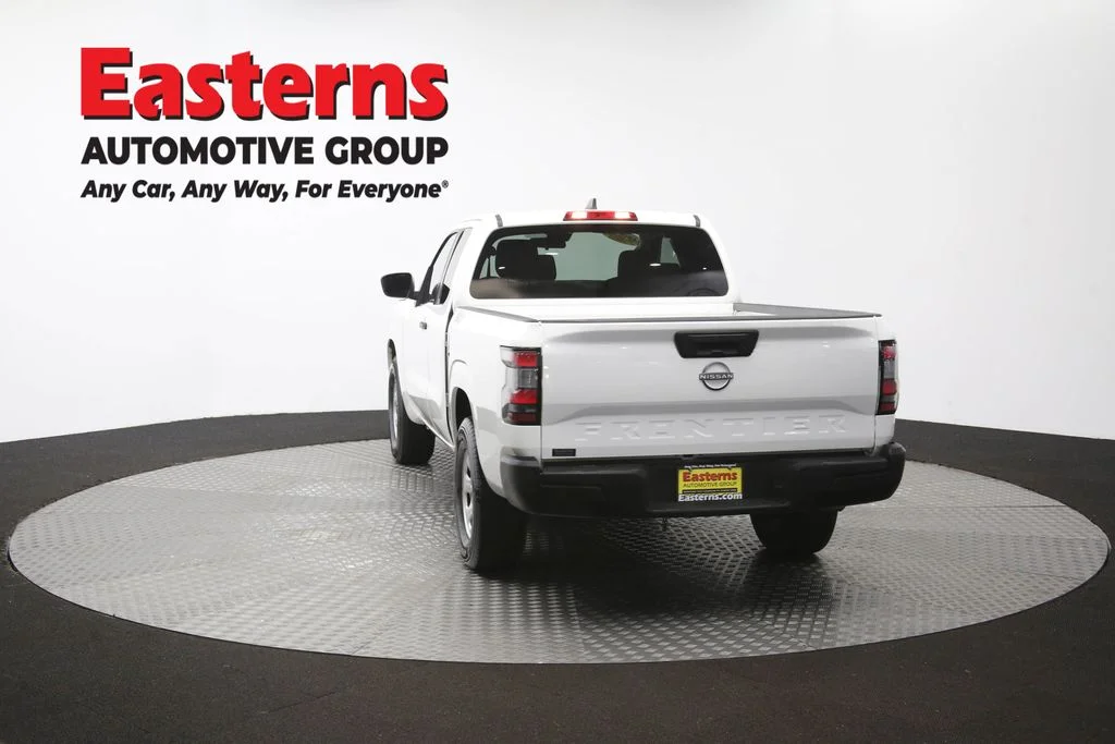 Used 2022 White Nissan S image 37