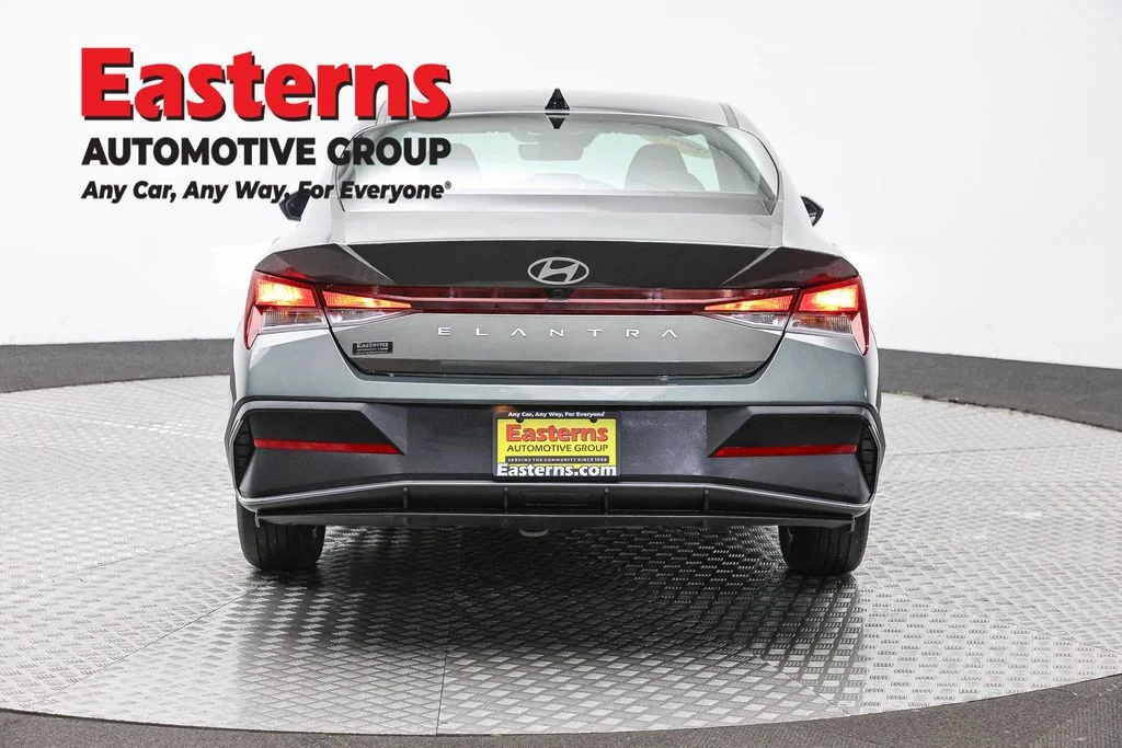 Used 2024 Gray Hyundai SEL image 6