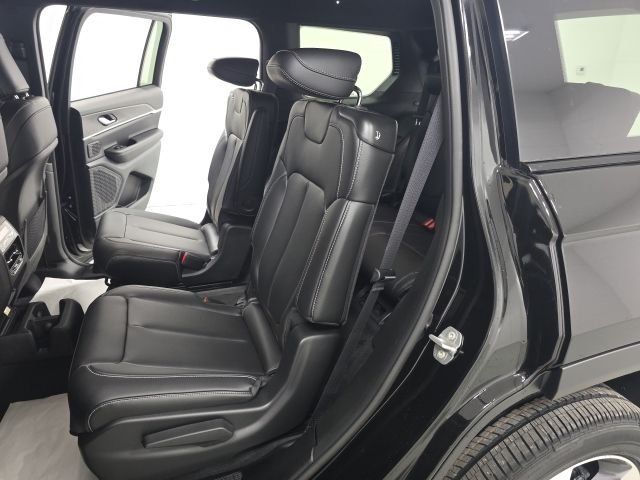 New 2026 Diamond Black Crystal Pearl-Coat Exterior Paint Jeep Limited image 21