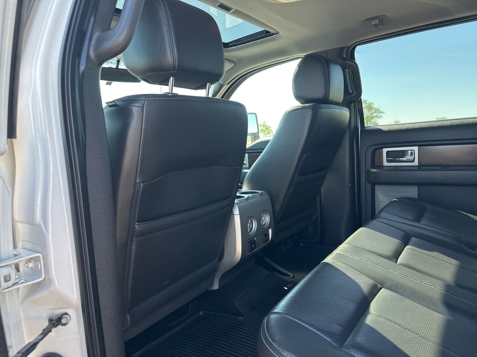Used 2014 White Ford Lariat image 21