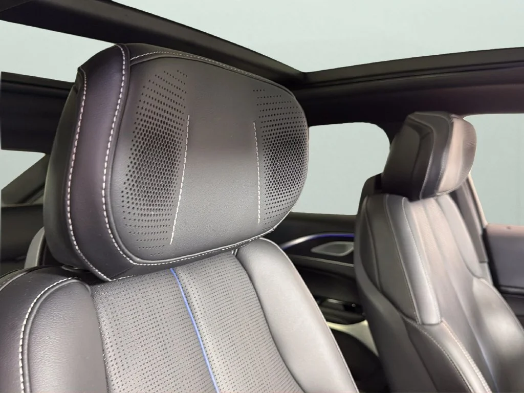 2025 Cadillac LYRIQ Luxury 3 - Photo 42