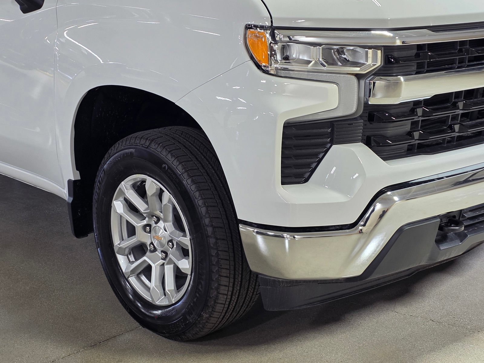 New 2026 Summit White Chevrolet LT (2FL) image 10
