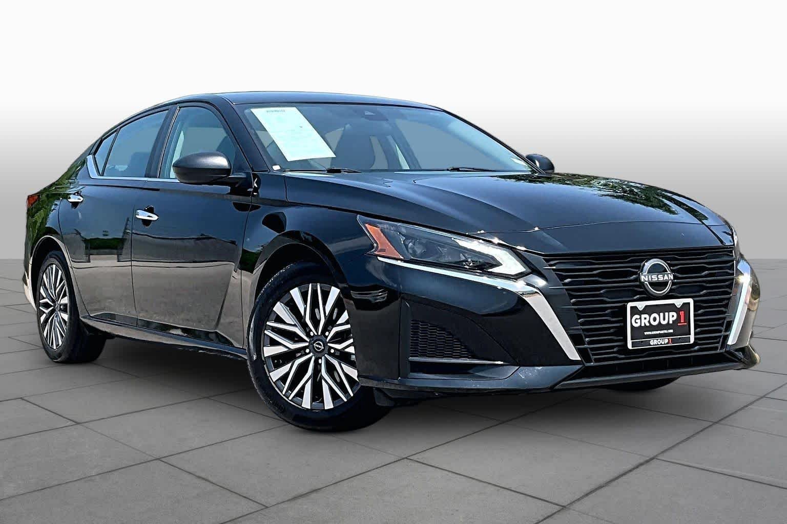 Certified Used 2025 Super Black Nissan SV image 3