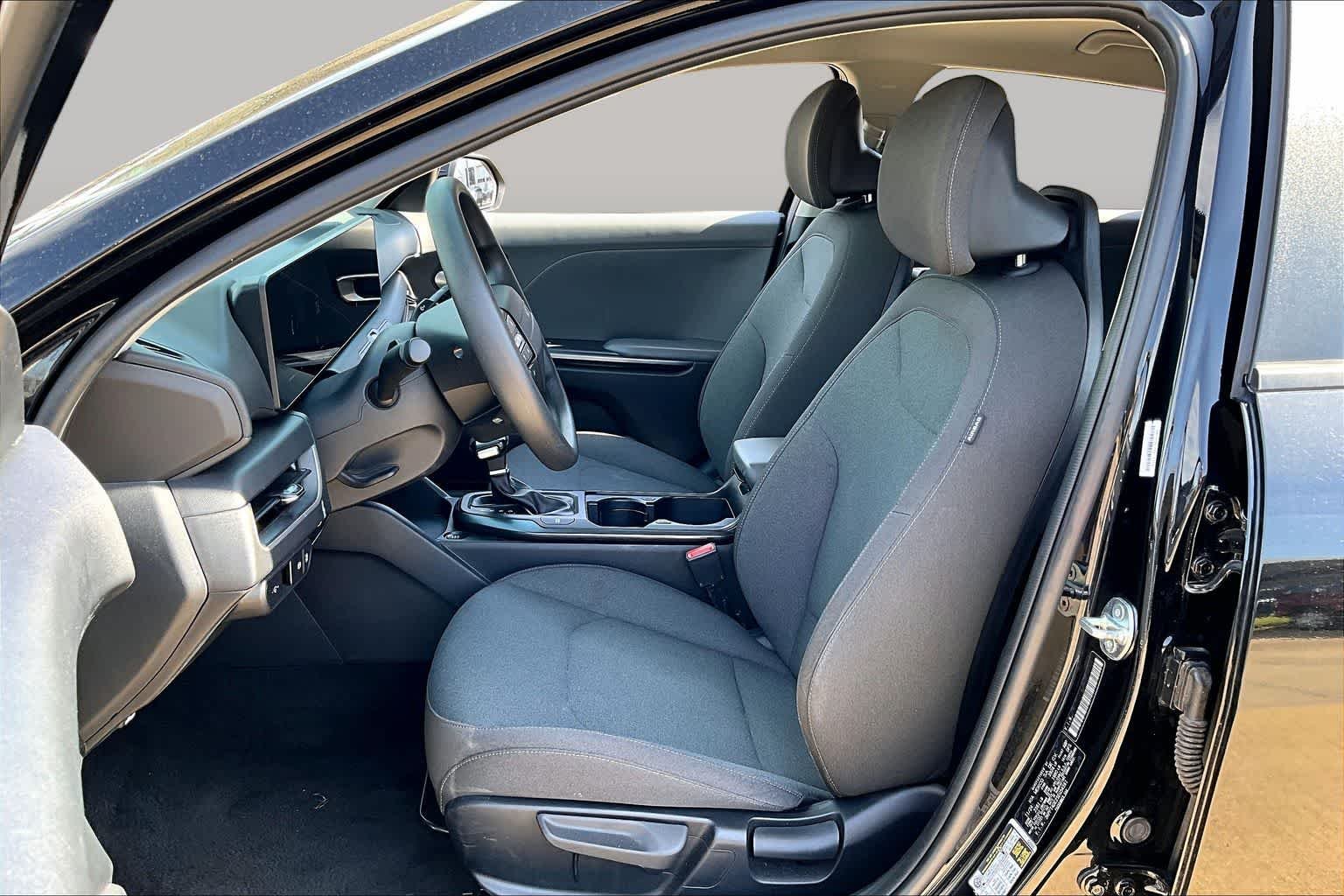 2025 Kia K4 LXS - Photo 8