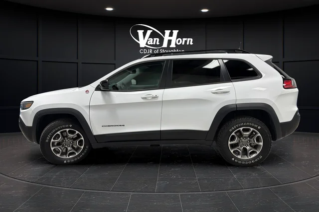 Used 2022 Bright White Clearcoat Jeep Trailhawk image 4