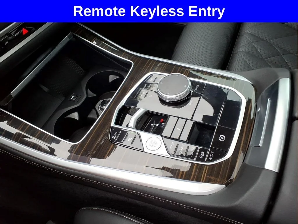 Used 2025 White BMW xDrive40i image 9