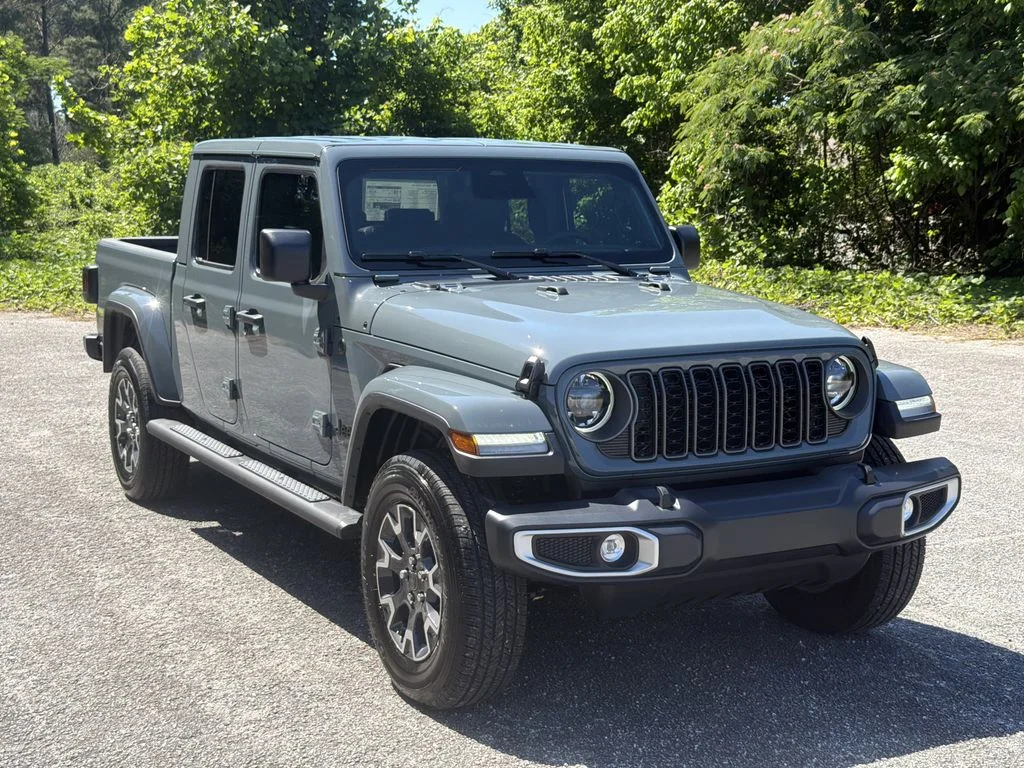 2026 Jeep Gladiator Sahara Auto's photo