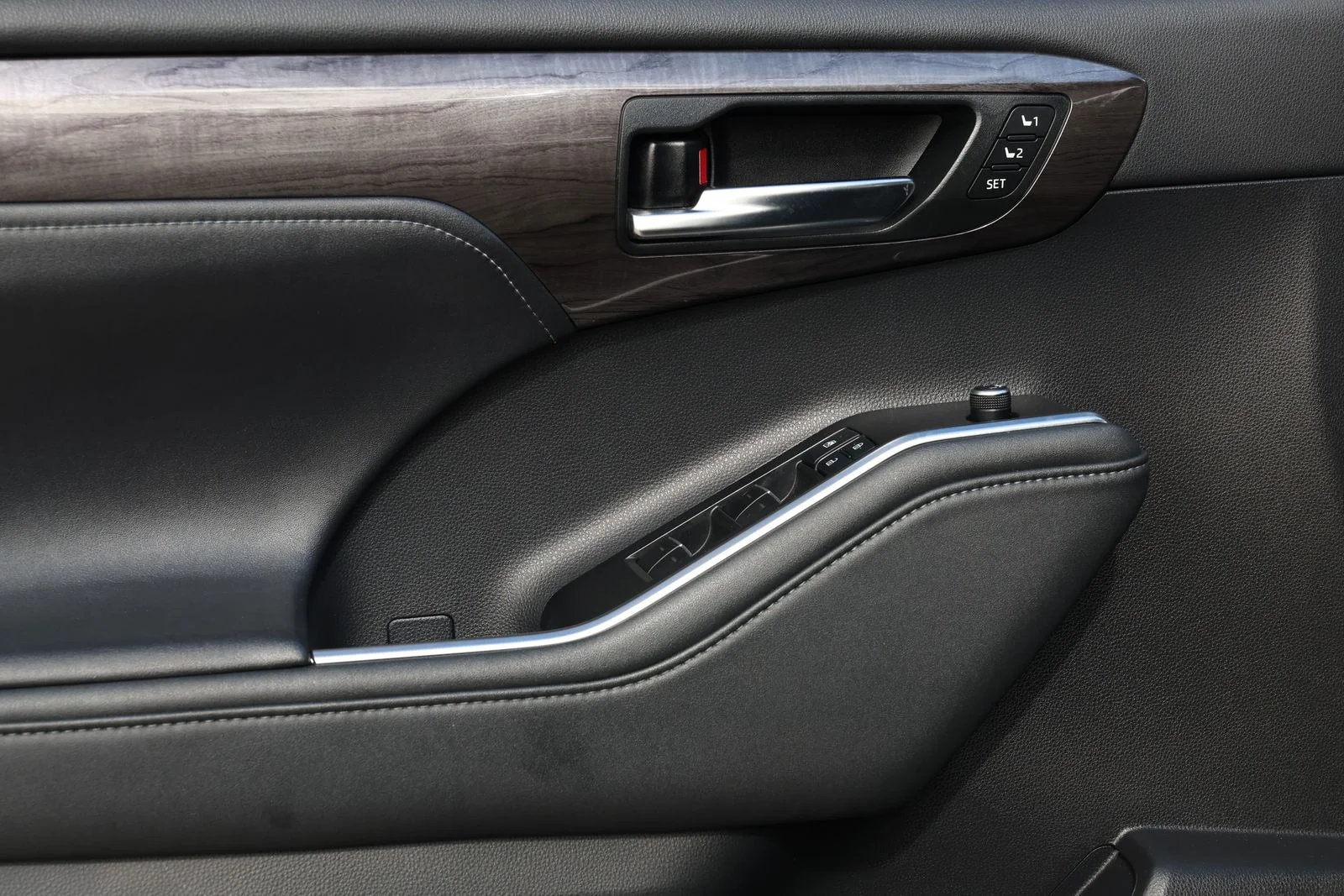 Used 2021 Black Toyota Platinum image 28