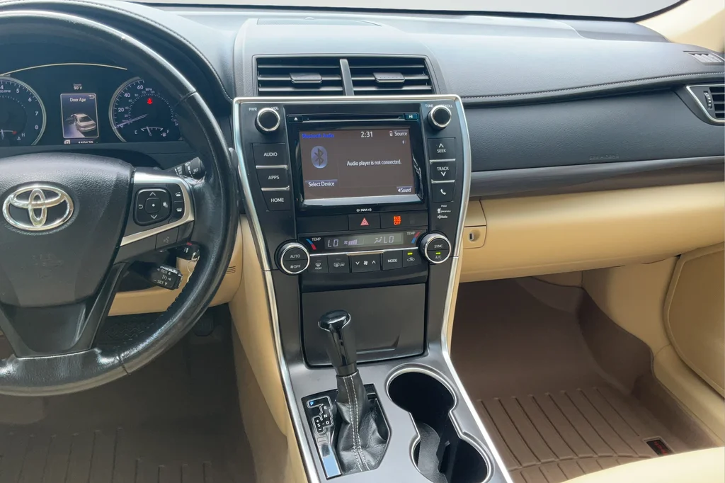 Used 2016 Gold Toyota XLE image 16