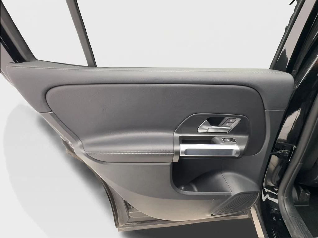 Used 2025 Black Mercedes-Benz GLB 250 image 23