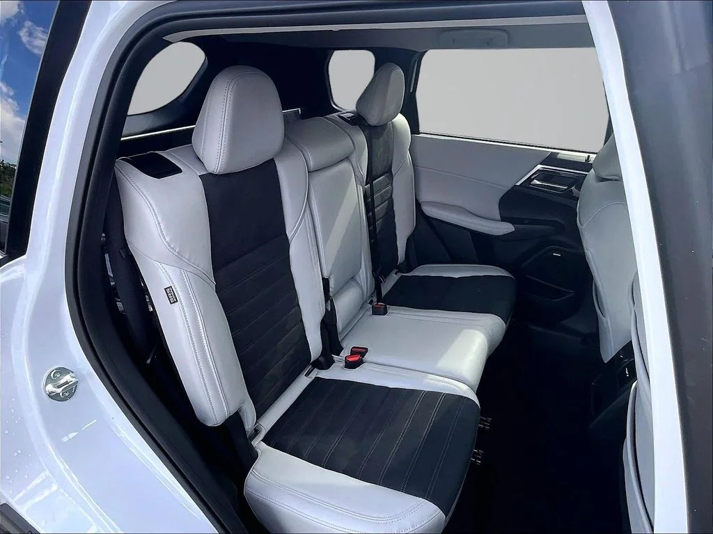 New 2026 White Mitsubishi SE image 11