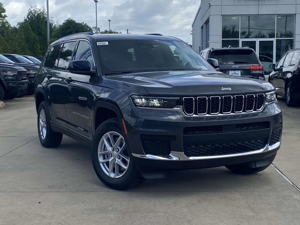New 2026 Baltic Gray Metallic Clear-Coat Exterior Paint Jeep Laredo X image 32