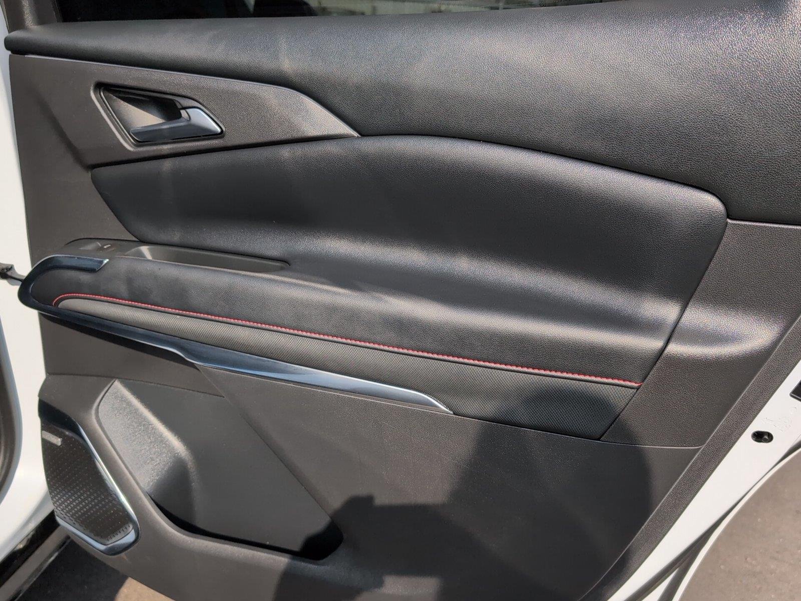 Used 2026 Polar White Tricoat Chevrolet RS image 37