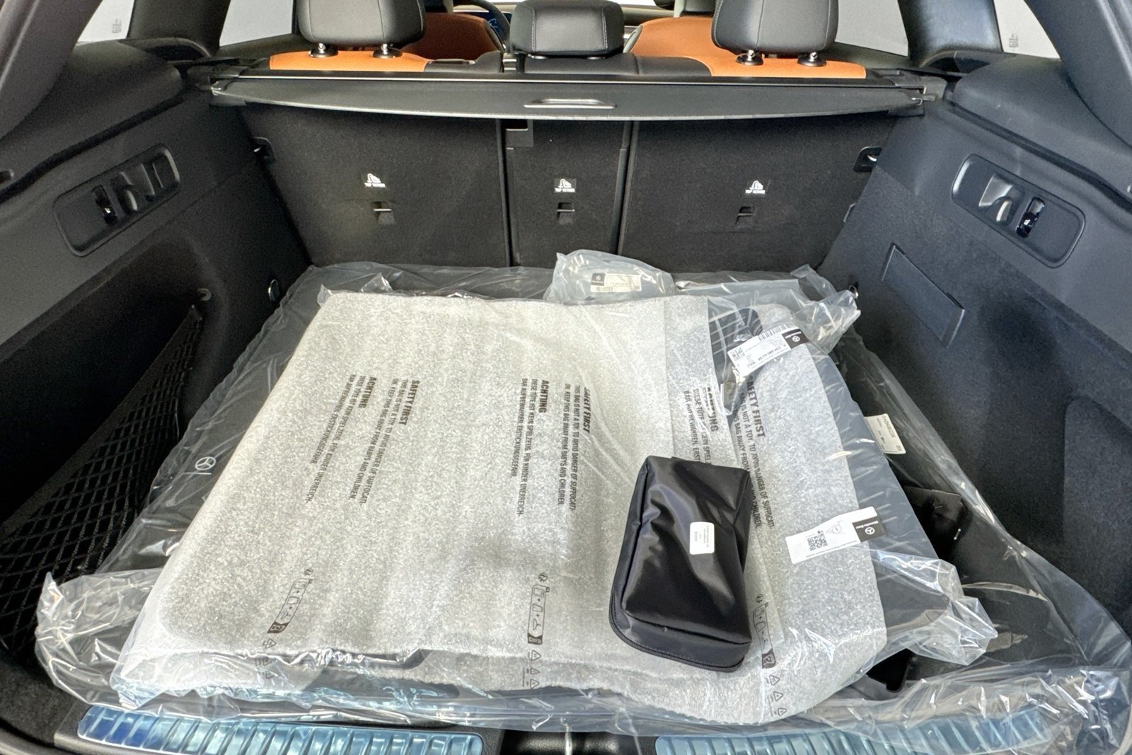 New 2026 Obsidian Black Metallic Mercedes-Benz GLC 300 image 24