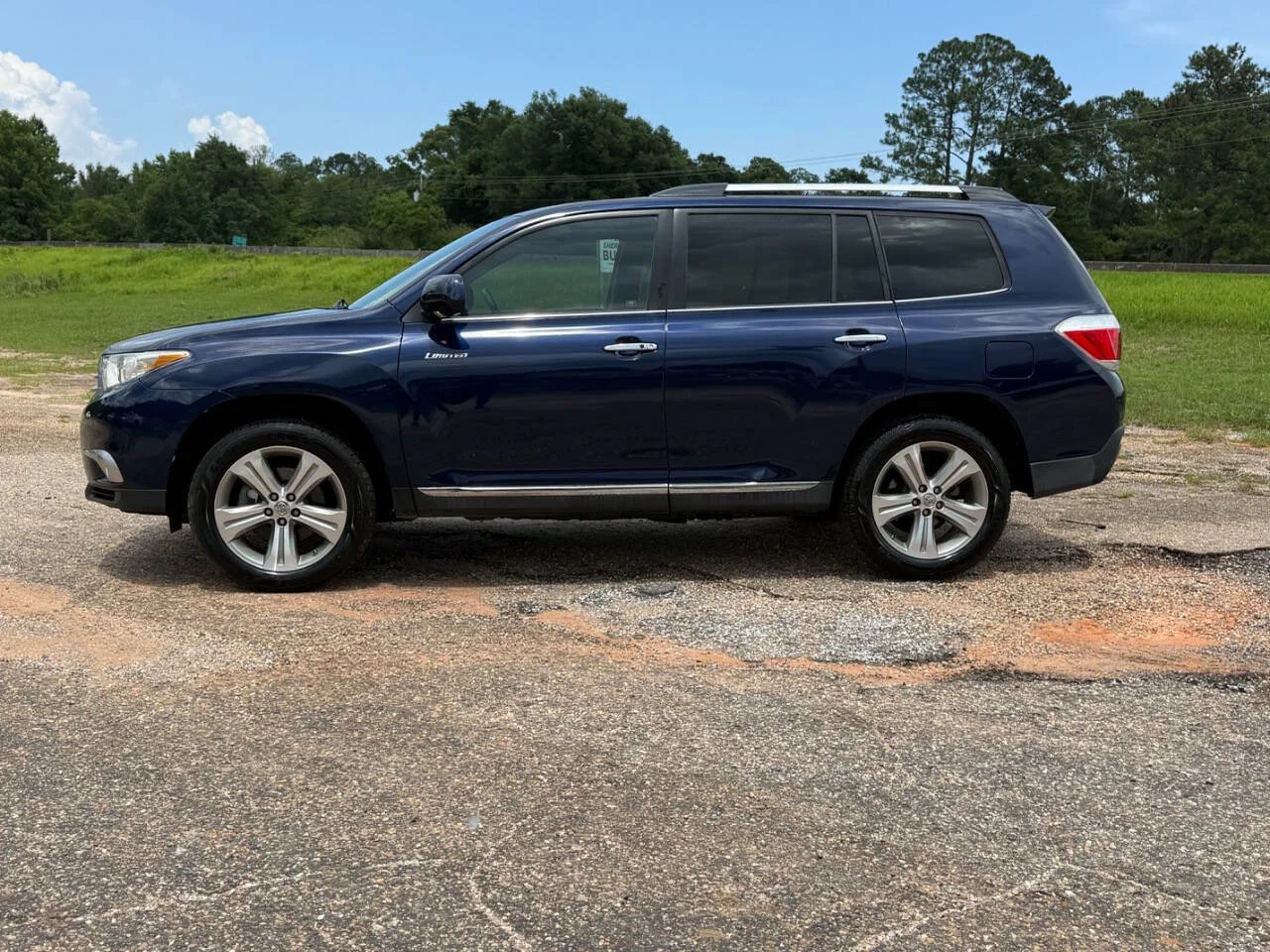 Used 2011 Blue Toyota Limited 4dr SUV image 2