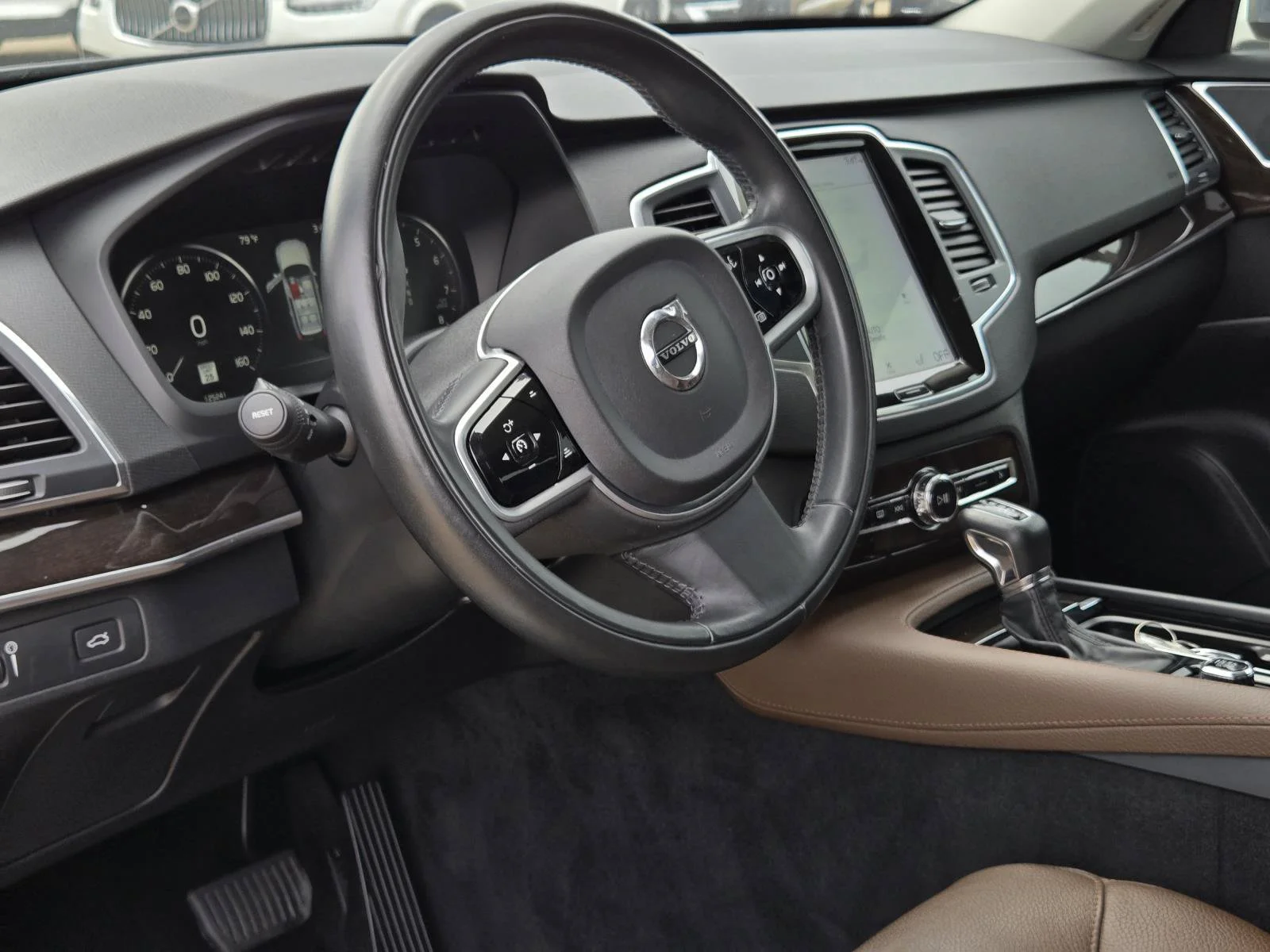 Used 2019 Gray Metallic Volvo Momentum image 30