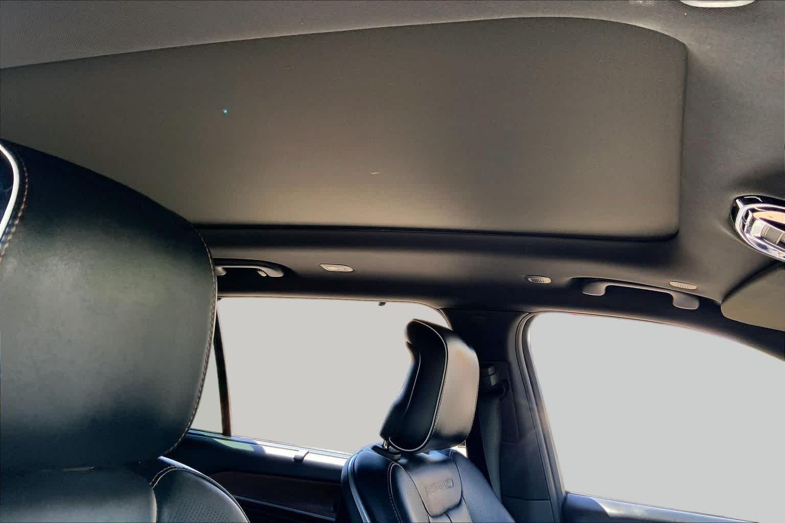 Used 2021 Diamond Black Crystal Pearlcoat Jeep Summit image 13