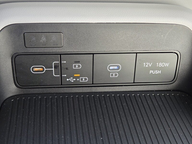 Used 2025 Black Hyundai SEL image 32