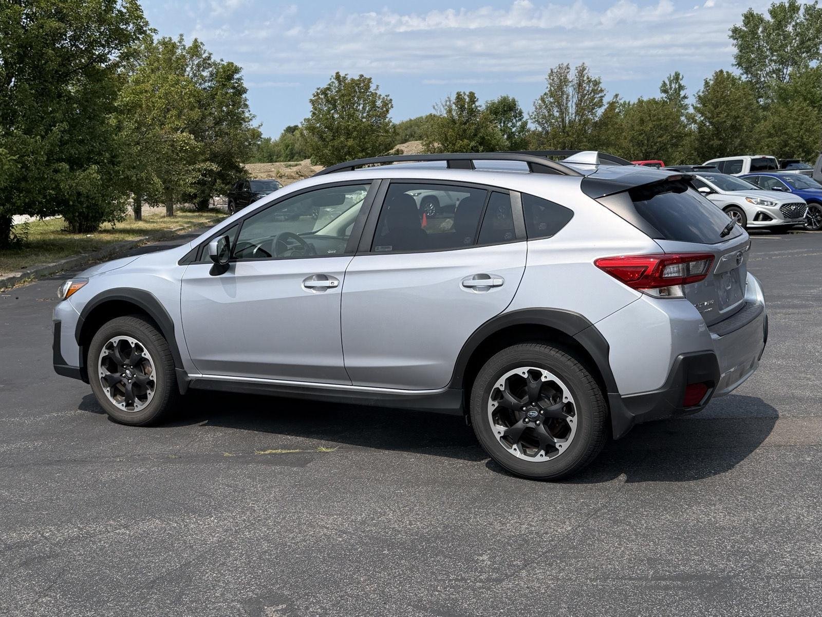 Used 2023 Ice Silver Metallic Subaru Premium image 4