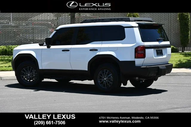 Used 2024 White Toyota 1958 image 4
