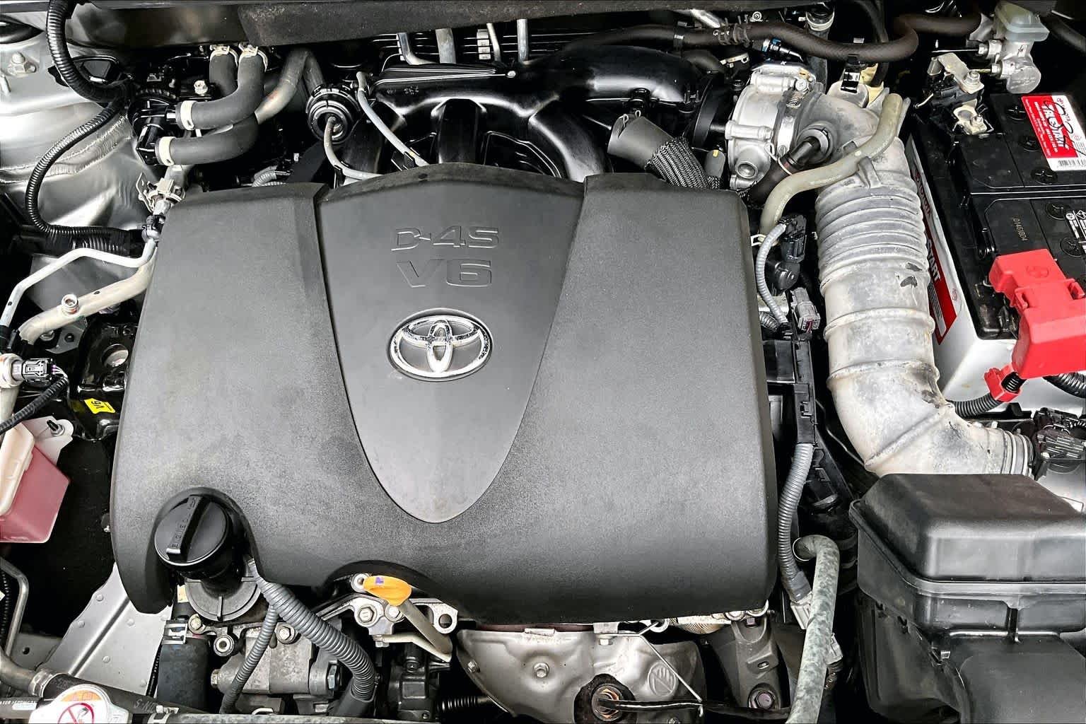 Used 2022 Celestial Silver Metallic Toyota XLE image 33