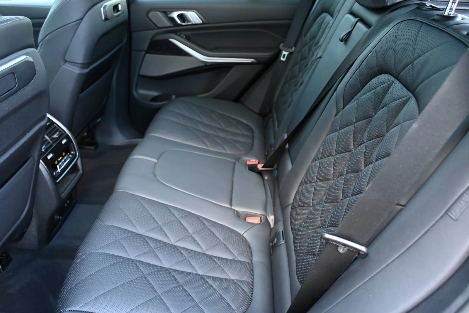 Certified Used 2024 Carbon Black Metallic BMW M60i image 14