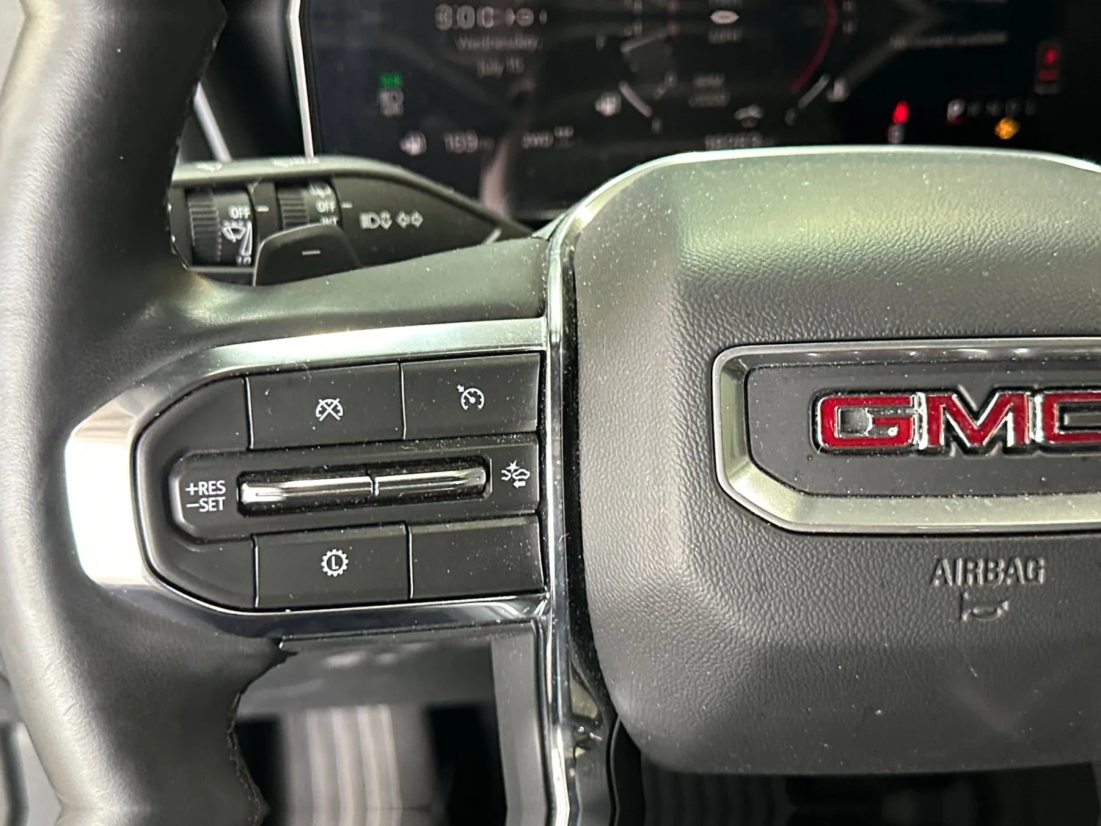 Used 2025 Sterling Metallic GMC AWD Elevation image 29