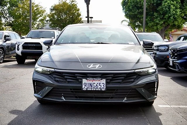 Used 2025 Gray Hyundai SEL Sport image 4