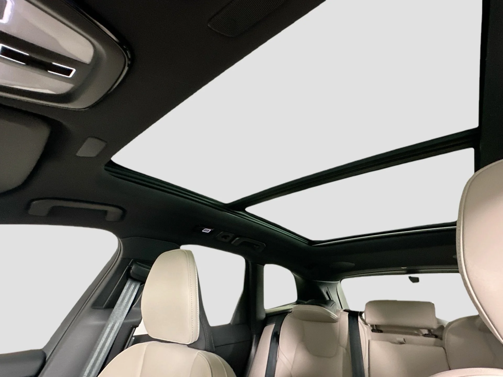 New 2026 Mulberry Red Volvo Plus image 23