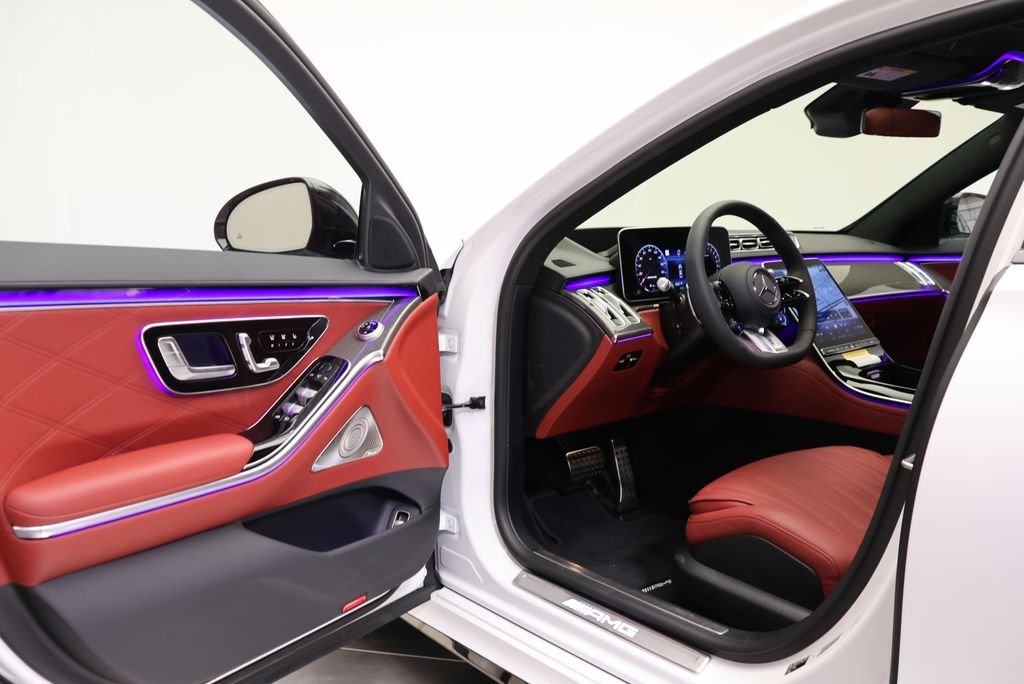 New 2026 MANUFAKTUR Moonlight White Metallic Mercedes-Benz S 63 E AMG® image 37