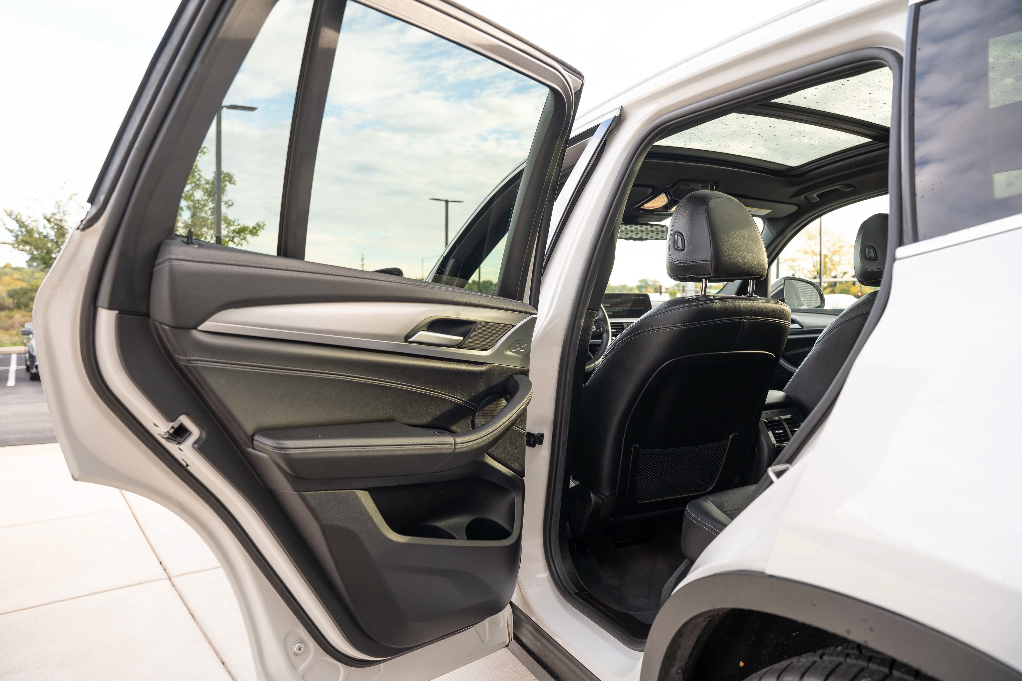 Used 2018 Mineral White Metallic BMW xDrive30i image 24