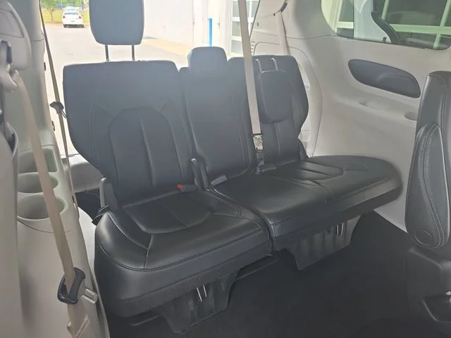 Used 2022 White Chrysler Touring L image 13