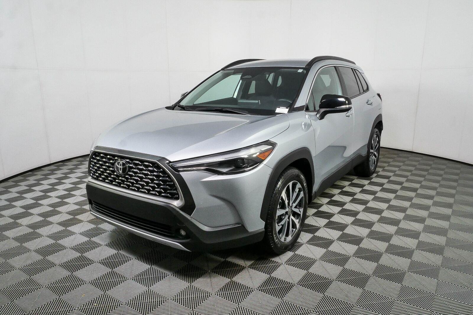Used 2025 Sonic Silver Toyota XLE image 24